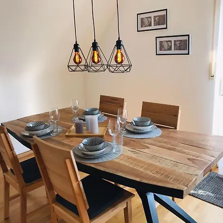 Apartment Schoene Mit Viel Platz Und Parkplatz
