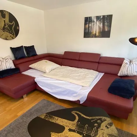 Schoene Mit Viel Platz Und Parkplatz Apartment