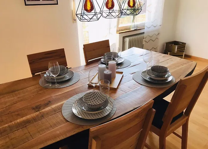 Schoene Mit Viel Platz Und Parkplatz Daire