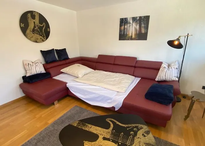 Schoene Mit Viel Platz Und Parkplatz Daire