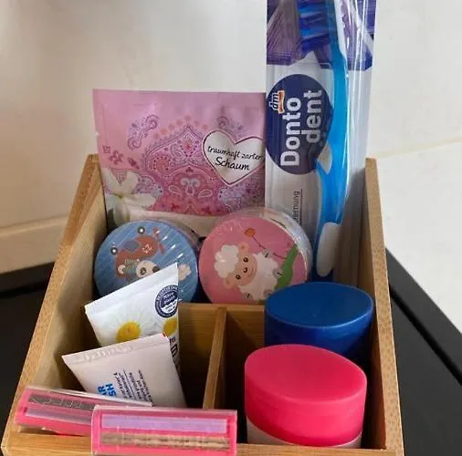 Schoene Mit Viel Platz Und Parkplatz